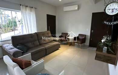 Imagem: A casa possui 3 Dormitórios, 3 Banheiros, 2 Vagas na garagem