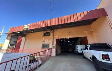 Imagem: O depósito possui 1 Vaga na garagem, 900m² de Área e está