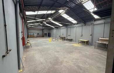 Imagem: O depósito possui 5 Vagas na garagem, 1.000m² de Área e