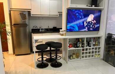 Imagem: O apartamento possui 2 Dormitórios, 1 Banheiro, 1 Vaga na garagem