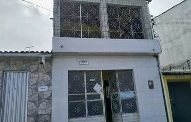 Imagem: A casa possui 2 Dormitórios, 2 Banheiros, 1 Vaga na garagem