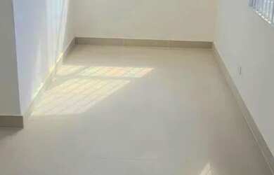 Imagem: A casa possui 2 Dormitórios, 2 Banheiros, 2 Vagas na garagem