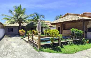 Imagem: A casa possui 3 Dormitórios, 3 Banheiros, 5 Vagas na garagem