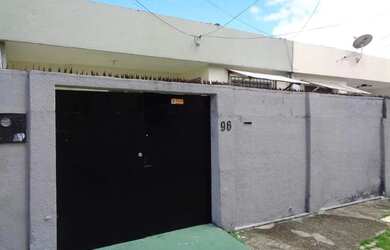 Imagem: A casa possui 2 Dormitórios, 1 Banheiro e 83m² de Área e