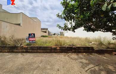 Imagem: O terreno possui 250m² de Área, Imóvel novo e está localizado