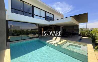 Imagem: A casa em condomínio possui 5 Dormitórios, 5 Banheiros, 4