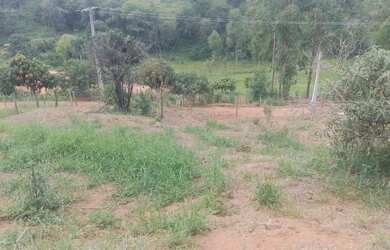 Imagem: O terreno possui 800m² de Área, Área de serviço e está