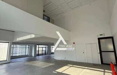 Imagem: O depósito possui 5 Vagas na garagem, 494m² de Área e está