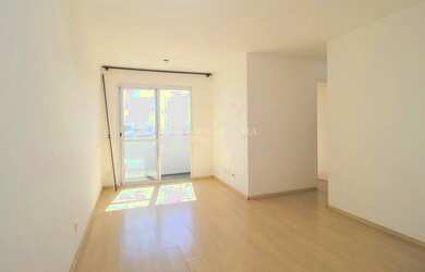 Imagem: O apartamento possui 3 Dormitórios, 1 Banheiro, 1 Vaga na garagem