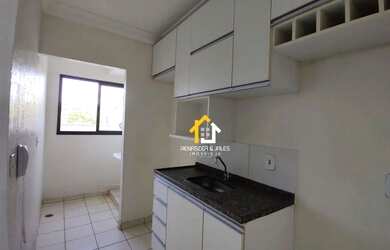 Imagem: O apartamento possui 2 Dormitórios, 1 Banheiro, 2 Vagas na