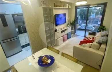 Imagem: O apartamento possui 2 Dormitórios, 1 Banheiro, 1 Vaga na garagem