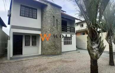 Imagem: A casa possui 3 Dormitórios, 2 Banheiros, 2 Vagas na garagem