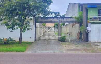 Imagem: A casa possui 2 Dormitórios, 2 Banheiros, 1 Vaga na garagem