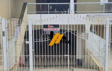 Imagem: A casa possui 3 Dormitórios, 1 Banheiro, 2 Vagas na garagem