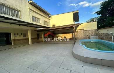 Imagem: A casa possui 4 Dormitórios, 4 Banheiros, 3 Vagas na garagem