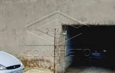 Imagem: A casa possui 3 Dormitórios, 1 Banheiro, 2 Vagas na garagem