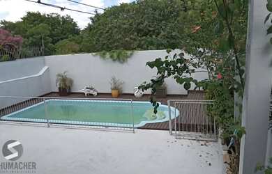 Imagem: A casa possui 2 Dormitórios, 1 Banheiro, 1 Vaga na garagem