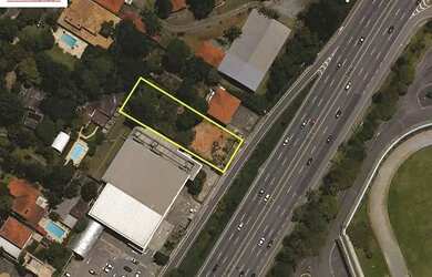 Imagem: O terreno possui 1.319m² de Área e está localizado em Parque