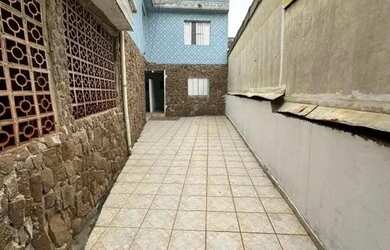 Imagem: A casa possui 1 Dormitório, 1 Banheiro, 1 Vaga na garagem