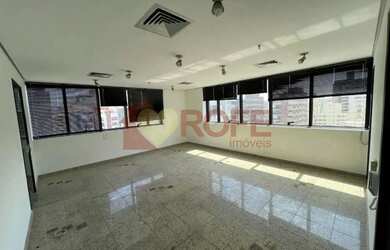 Imagem: O depósito possui 2 Vagas na garagem e 80m² de Área e está