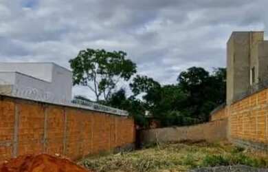 Imagem: O terreno possui 300m² de Área e está localizado em Jaraguá