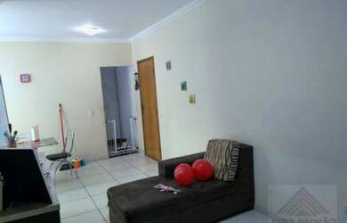 Imagem: O apartamento possui 2 Dormitórios, 1 Banheiro, 1 Vaga na garagem