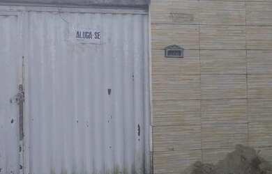 Imagem: A casa possui 2 Dormitórios, 1 Banheiro, 1 Vaga na garagem