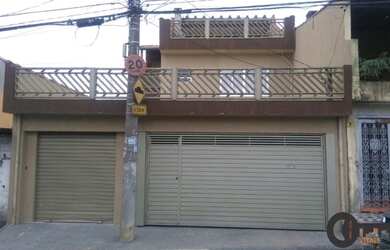 Imagem: A casa possui 3 Dormitórios, 5 Banheiros, 3 Vagas na garagem