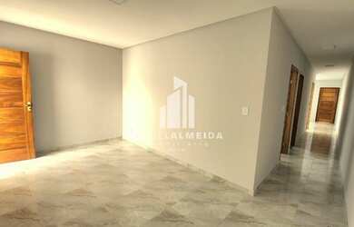 Imagem: A casa possui 3 Dormitórios, 2 Banheiros, 2 Vagas na garagem