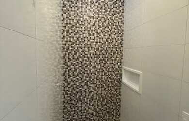 Imagem: A casa possui 2 Dormitórios, 1 Banheiro, 2 Vagas na garagem