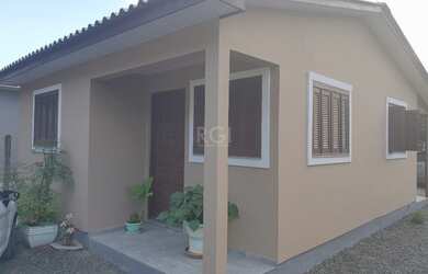 Imagem: A casa possui 2 Dormitórios, 1 Banheiro, 5 Vagas na garagem