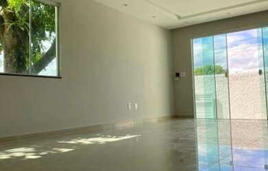 Imagem: A casa em condomínio possui 2 Dormitórios, 1 Banheiro, 2 Vagas