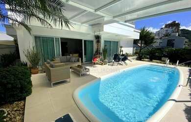 Imagem: A casa possui 4 Dormitórios, 5 Banheiros, 2 Vagas na garagem