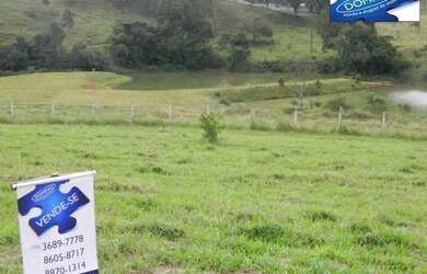 Imagem: O terreno possui 1.000m² de Área e está localizado em Champagne