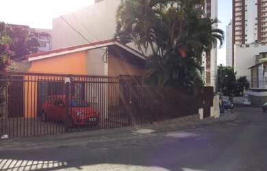 Imagem: A casa possui 4 Dormitórios, 4 Banheiros, 1 Vaga na garagem