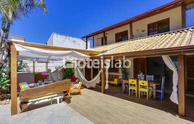 Imagem: A casa possui 5 Dormitórios, 5 Banheiros, 3 Vagas na garagem