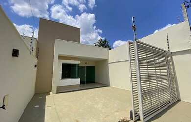 Imagem: A casa possui 3 Dormitórios e está localizado em Prainha