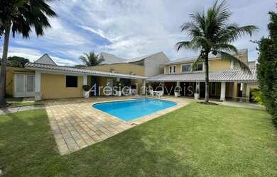 Imagem: A casa em condomínio possui 5 Dormitórios, 5 Banheiros, 3