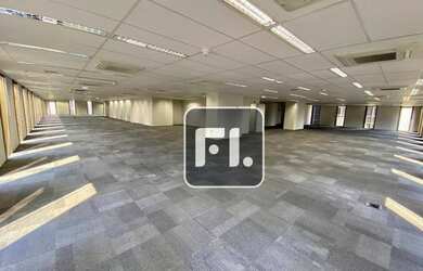 Imagem: O depósito possui 5 Vagas na garagem e 500m² de Área e está