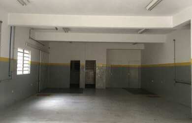 Imagem: O depósito possui 2 Vagas na garagem, 150m² de Área e está