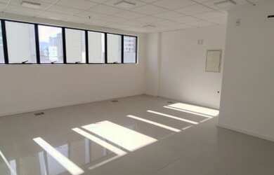 Imagem: O depósito possui 1 Vaga na garagem, 57m² de Área e está