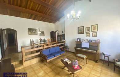 Imagem: A casa possui 3 Dormitórios, 3 Banheiros, 3 Vagas na garagem