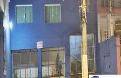 Imagem: O depósito possui 5 Vagas na garagem, 580m² de Área e está