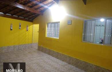 Imagem: A casa possui 2 Dormitórios, 2 Banheiros, 3 Vagas na garagem