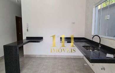 Imagem: A casa possui 3 Dormitórios, 1 Banheiro, 4 Vagas na garagem