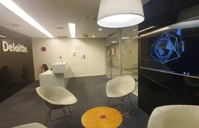 Imagem: O depósito possui 5 Vagas na garagem, 323m² de Área e está