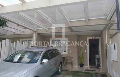 Imagem: A casa possui 3 Dormitórios, 3 Banheiros, 2 Vagas na garagem