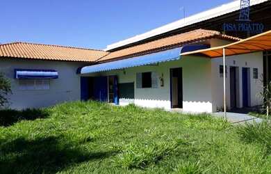 Imagem: O depósito possui 5 Vagas na garagem, 303m² de Área e está