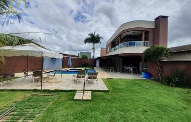 Imagem: A casa possui 2 Dormitórios, 2 Banheiros, 5 Vagas na garagem