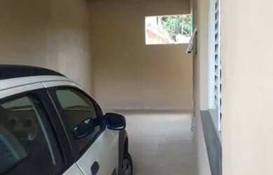 Imagem: A casa possui 2 Dormitórios, 1 Banheiro, 1 Vaga na garagem